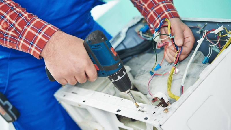 Karşıyaka Arçelik Arçelik çamaşır makinesi kart tamiri – Su almama arızası orijinal parça ile giderildi. - Teknik servis örneği